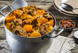 ארוחה בקדירה: תבשיל צוואר בקר עם דלעת וצ'ילי